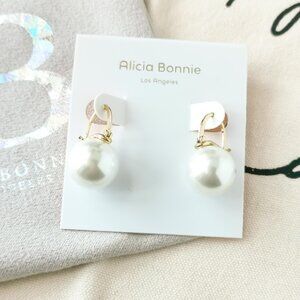 Alicia Bonnie - Earrings Blanche gold White Pearl $36
